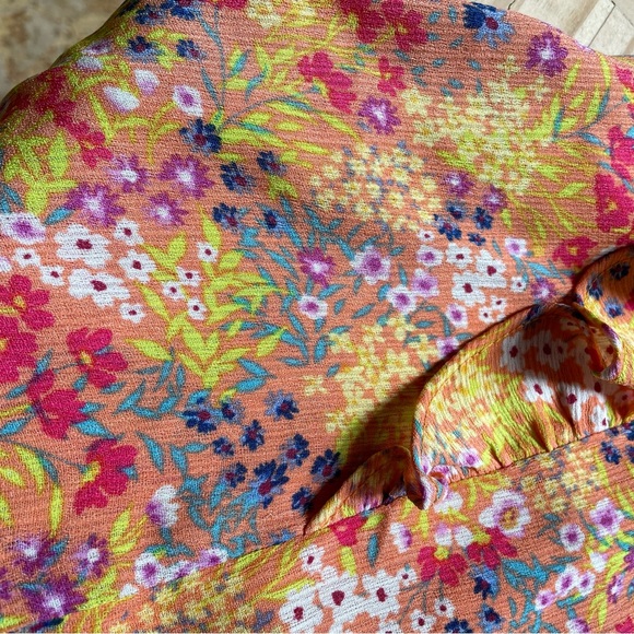 Eclair NWT Floral lightweight flowy tank - Picture 9 of 10